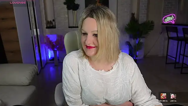 Snapshot of MariemLui chatting on March 2026 11:11:02 AM MariemLui online show from March 2026 11:11:02 AM