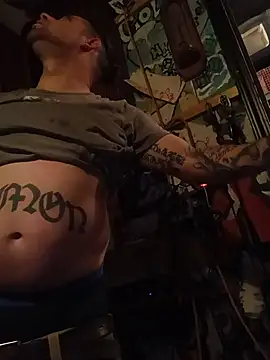 Twoslipperywhenwett online show from November 2025 03:59:01 PM