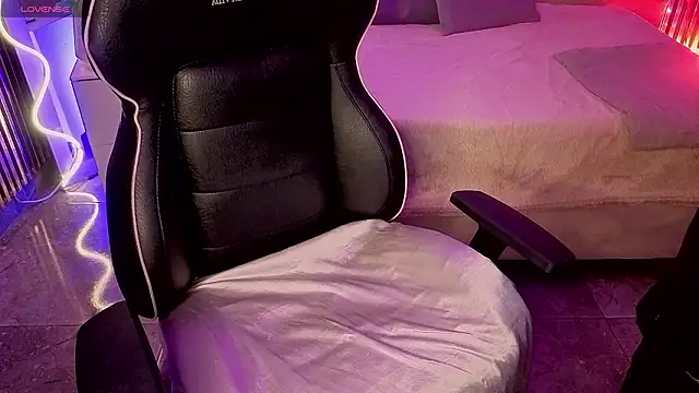 LIHIAN TAY online show from March 2026 12:58:01 PM