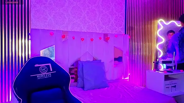 LIHIAN TAY online show from April 2026 11:59:02 AM