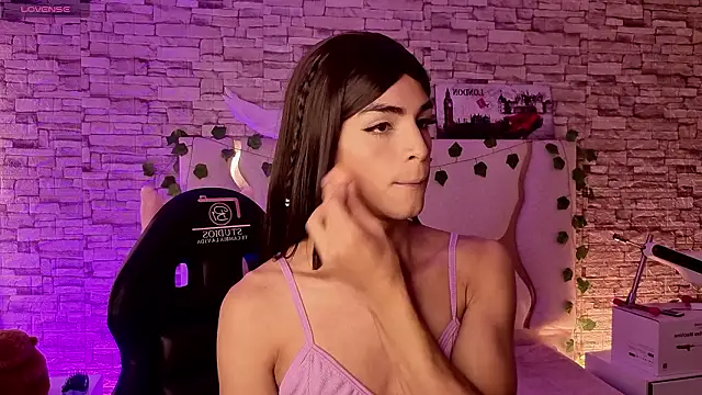 LIHIAN TAY online show from February 2026 12:27:01 PM