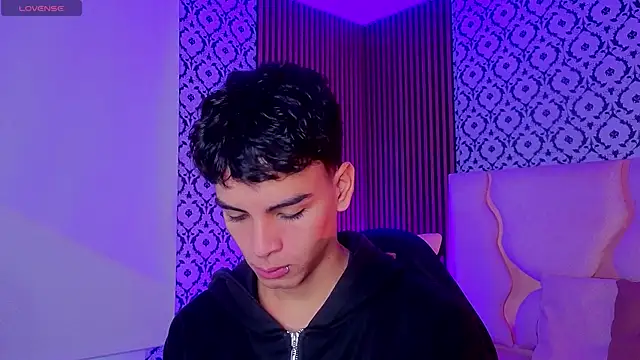 LIHIAN TAY online show from April 2026 12:28:01 PM