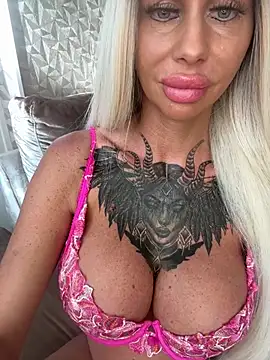 Snapshot of dutchbarbie chatting on August 2026 05:21:02 PM dutchbarbie online show from August 2026 05:21:02 PM