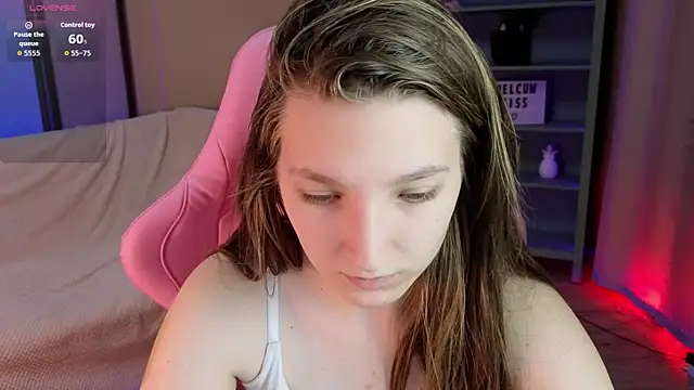 Snapshot of Mia_Myles chatting on September 2025 10:11:02 AM Mia Myles online show from September 2025 10:11:02 AM