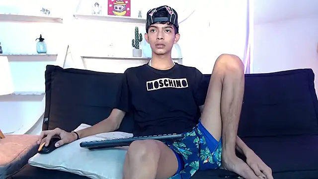 PRETTY SEX1 online show from October 2025 01:23:02 PM