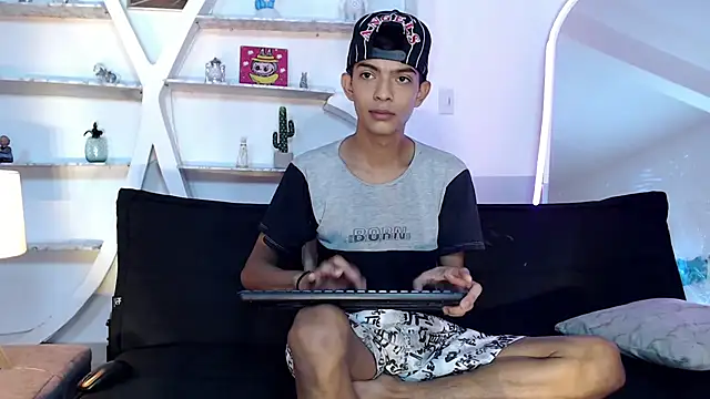 PRETTY SEX1 online show from October 2025 01:12:02 PM