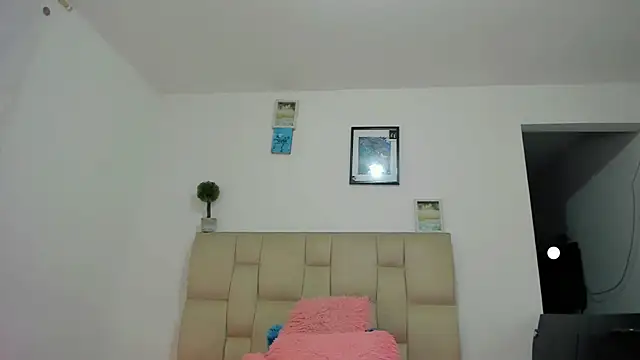 Snapshot of Antonela_Mendoza chatting on October 2025 04:04:02 AM Antonela Mendoza online show from October 2025 04:04:02 AM
