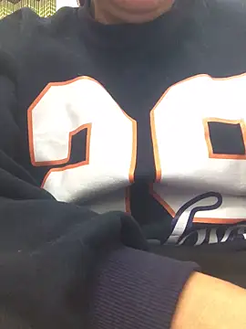 Snapshot of Millionly chatting on February 2026 01:10:01 PM Millionly online show from February 2026 01:10:01 PM