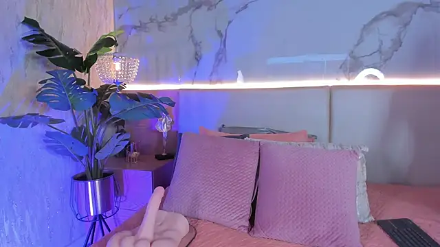 ValSmith  online show from March 2026 04:39:02 AM