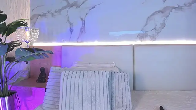 ValSmith  online show from December 2025 03:40:02 AM