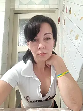 Adeline3302 online show from November 2025 03:44:01 PM