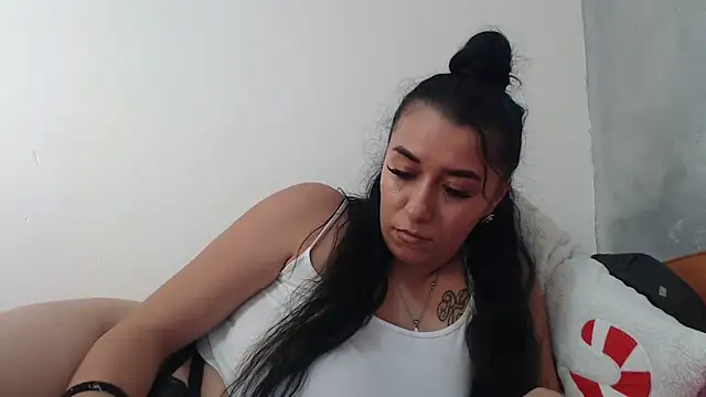 Maryem637048 online show from November 2025 01:22:02 PM