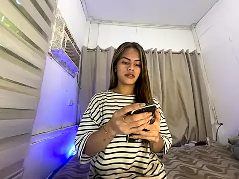 Snapshot of serpenthena_goddess chatting on October 2025 04:44:01 AM serpenthena goddess online show from October 2025 04:44:01 AM
