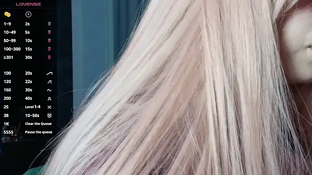 PieraMarch online show from November 2025 07:19:02 PM