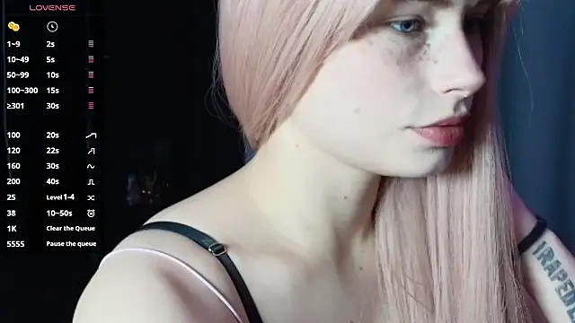 PieraMarch online show from November 2025 04:45:02 PM