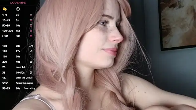 PieraMarch online show from November 2025 07:25:01 PM