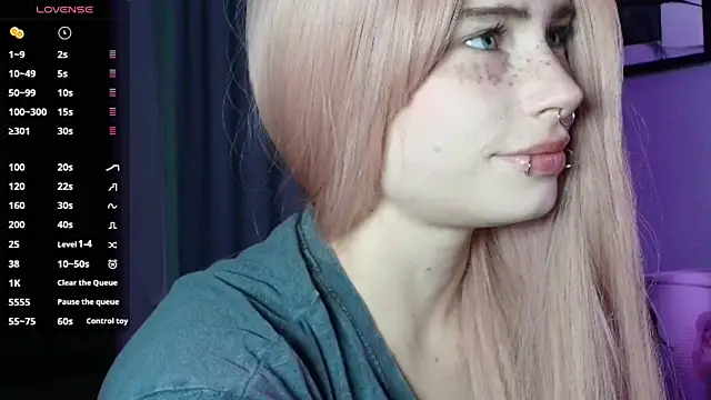 PieraMarch online show from October 2025 07:01:02 PM