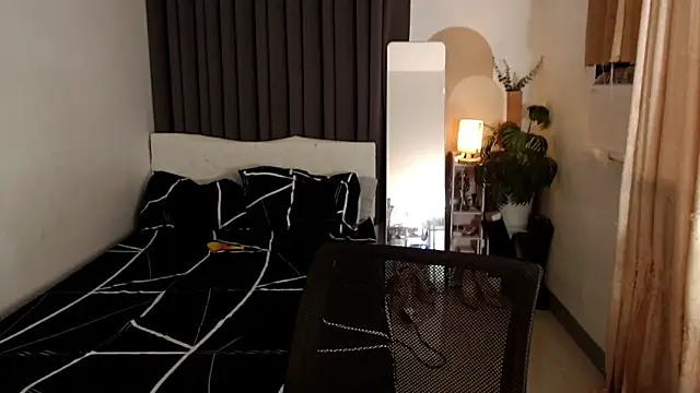 Snapshot of Ur_QueenCamilla chatting on November 2025 02:06:02 AM Ur QueenCamilla online show from November 2025 02:06:02 AM