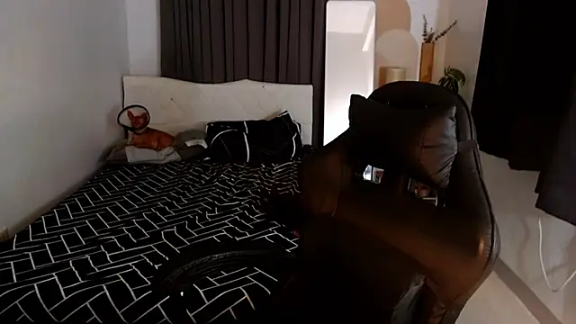 Ur QueenCamilla online show from March 2026 02:11:01 AM