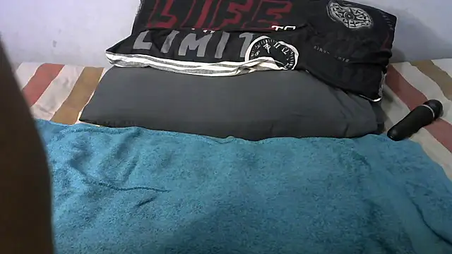 Snapshot of shy-lillyX22 chatting on January 2026 09:59:02 AM shy-lillyX22 online show from January 2026 09:59:02 AM