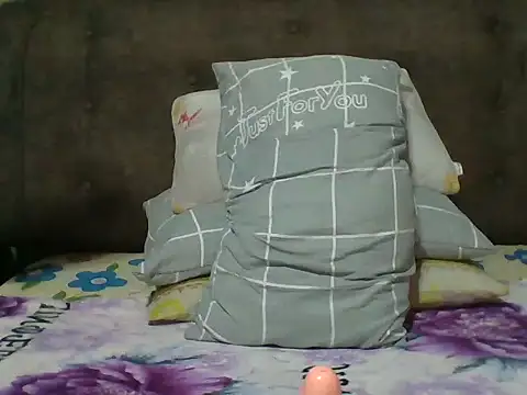 Snapshot of petite_sexy21 chatting on July 2026 03:18:01 AM petite sexy21 online show from July 2026 03:18:01 AM