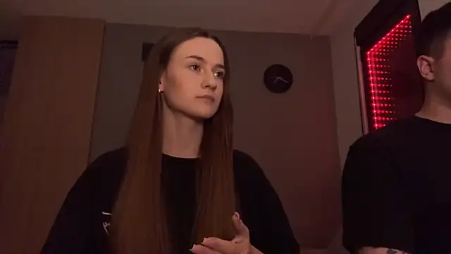 Snapshot of TenDouble chatting on November 2025 09:07:01 PM TenDouble online show from November 2025 09:07:01 PM