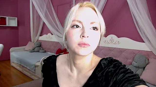 MollyHuntt online show from November 2025 07:03:01 PM