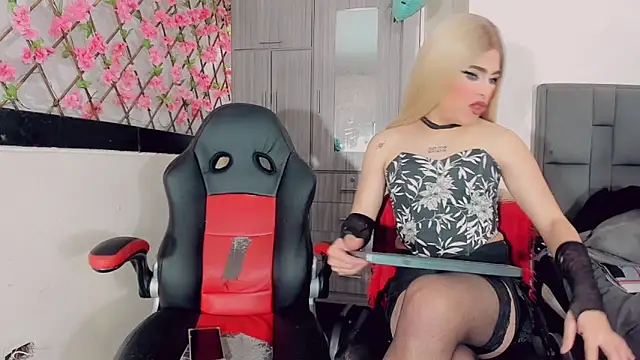 Snapshot of thiara_veky chatting on December 2025 07:18:02 PM thiara veky online show from December 2025 07:18:02 PM