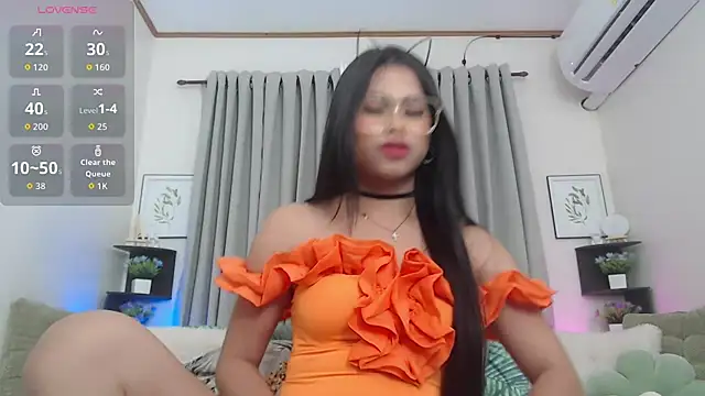 PrettyBlythes TS online show from October 2025 01:45:01 PM