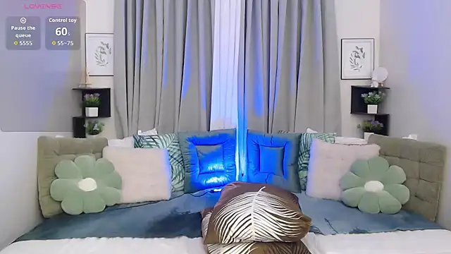 PrettyBlythes TS online show from October 2025 01:43:01 PM