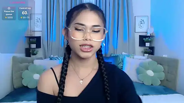 PrettyBlythes TS online show from October 2025 09:30:01 AM