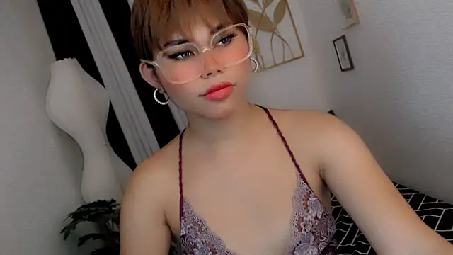 Snapshot of PrettyBlythes_TS chatting on June 2026 12:32:01 AM PrettyBlythes TS online show from June 2026 12:32:01 AM