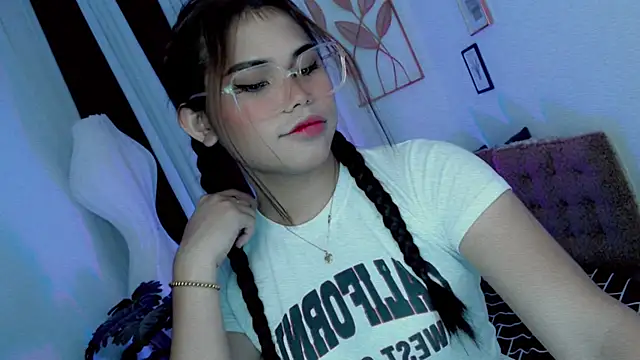 Snapshot of PrettyBlythes_TS chatting on May 2026 03:59:01 AM PrettyBlythes TS online show from May 2026 03:59:01 AM
