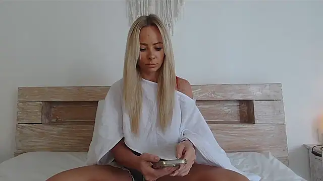 amelialorenz online show from December 2025 02:03:02 AM