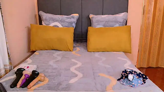 lunasexyXx online show from November 2025 05:05:01 PM