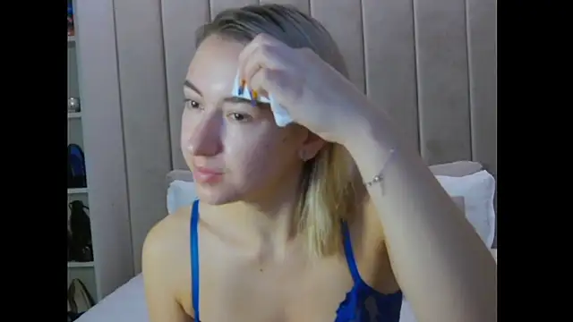 Snapshot of LexiRussell chatting on October 2025 01:28:02 AM LexiRussell online show from October 2025 01:28:02 AM