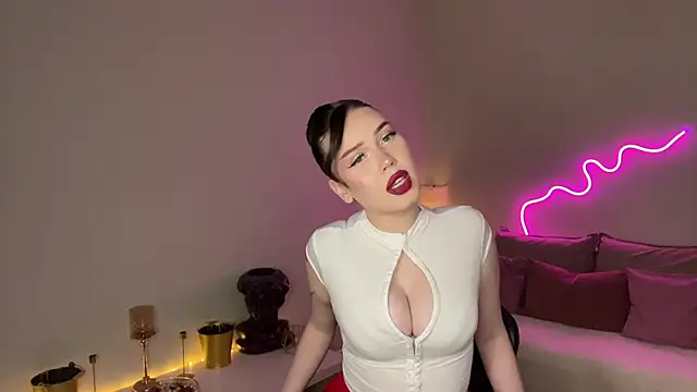 Snapshot of mistress_of_hearts chatting on June 2026 06:45:02 PM mistress of hearts online show from June 2026 06:45:02 PM