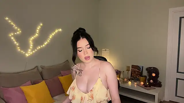 Snapshot of mistress_of_hearts chatting on July 2026 01:30:02 PM mistress of hearts online show from July 2026 01:30:02 PM