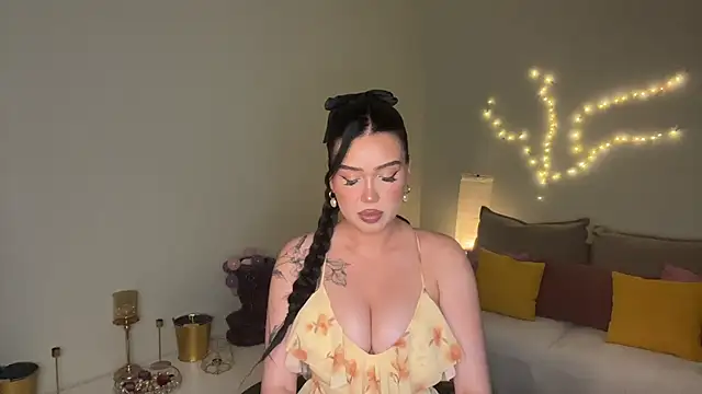 Snapshot of mistress_of_hearts chatting on July 2026 02:06:01 PM mistress of hearts online show from July 2026 02:06:01 PM