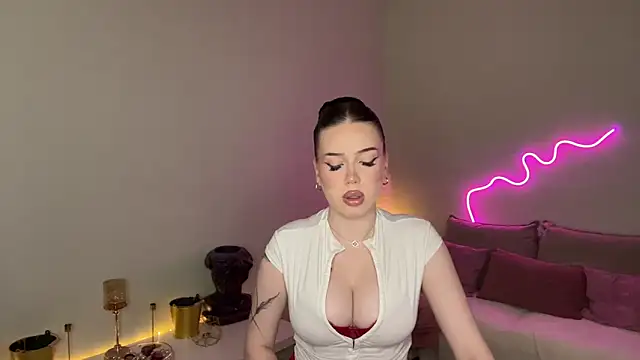 Snapshot of mistress_of_hearts chatting on June 2026 12:49:02 PM mistress of hearts online show from June 2026 12:49:02 PM
