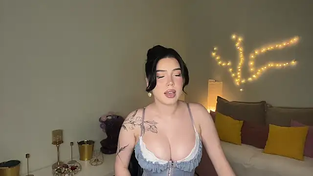 Snapshot of mistress_of_hearts chatting on July 2026 01:34:02 PM mistress of hearts online show from July 2026 01:34:02 PM