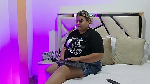 Snapshot of KiimBrooks chatting on February 2026 01:50:02 AM KiimBrooks online show from February 2026 01:50:02 AM