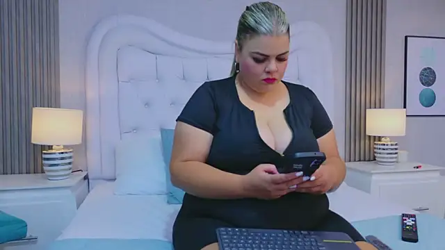 Snapshot of KiimBrooks chatting on January 2026 11:02:02 AM KiimBrooks online show from January 2026 11:02:02 AM