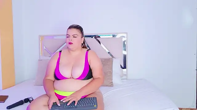 Snapshot of KiimBrooks chatting on April 2026 11:00:01 AM KiimBrooks online show from April 2026 11:00:01 AM