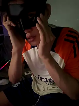 boyhigh1997 online show from November 2025 07:45:01 AM