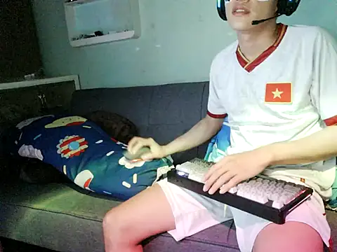 boyhigh1997 online show from February 2026 05:57:01 PM