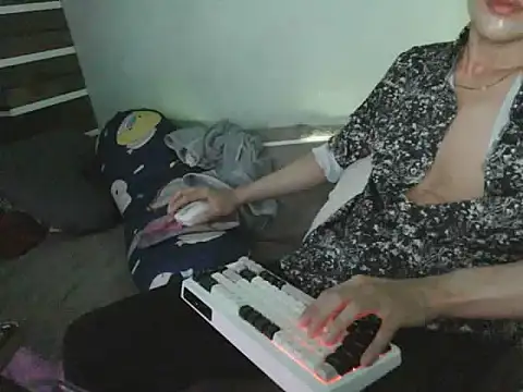 boyhigh1997 online show from October 2025 07:52:01 AM