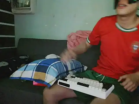 boyhigh1997 online show from December 2025 02:55:01 PM