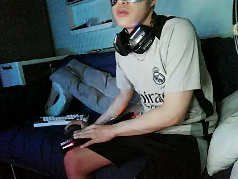 boyhigh1997 online show from March 2026 05:13:02 PM