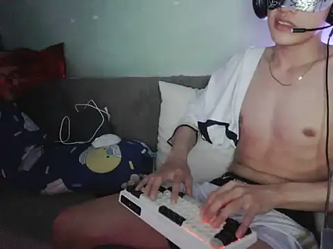 boyhigh1997 online show from October 2025 07:55:02 AM
